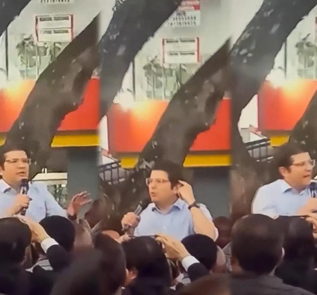 El video muestra a Miguel Uribe momentos antes de recibir los disparos, mientras se dirigía a un grupo de ciudadanos en el parque Modelia, en Bogotá. / FOTO redes sociales
