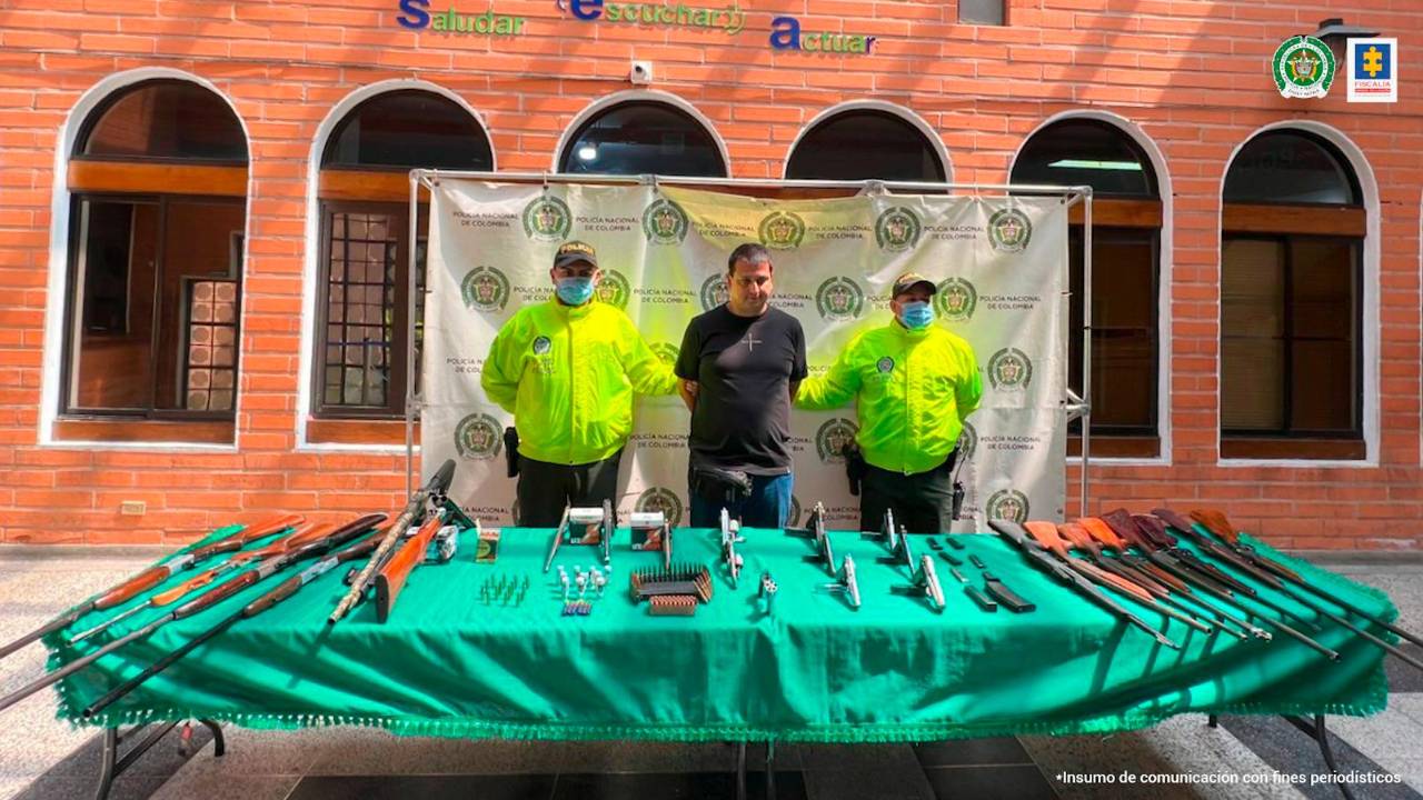 A la cárcel hombre sorprendido con 25 armas de fuego en una casa en El ...