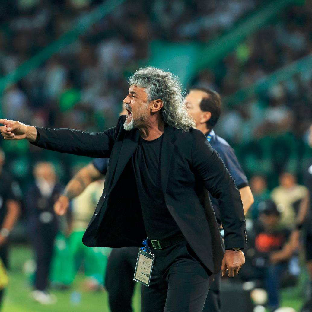 En la imagen, Leonel Álvarez, técnico del Bucaramanga. FOTO CAMILO SUÁREZ