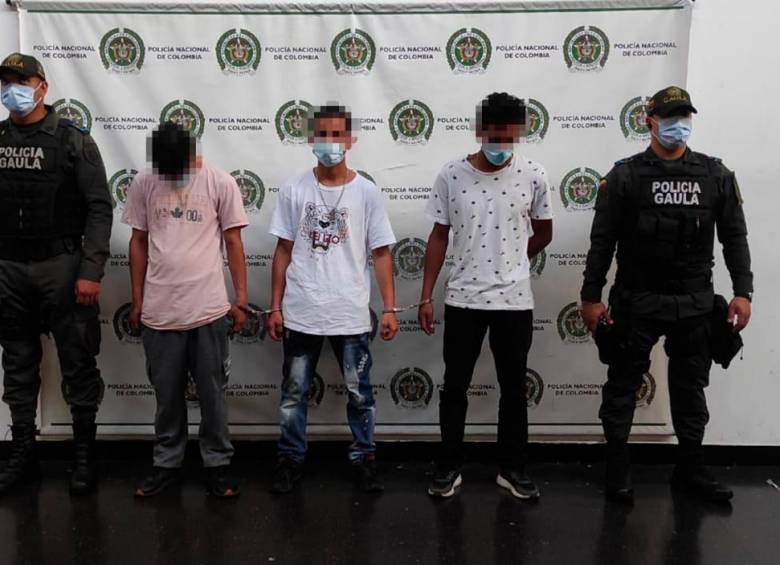 Los capturados por el secuestro del estudiante son alias ‘Pirulo’, ‘Primo’ y ‘Heyner’. FOTO: Cortesía Denuncias Antioquia.