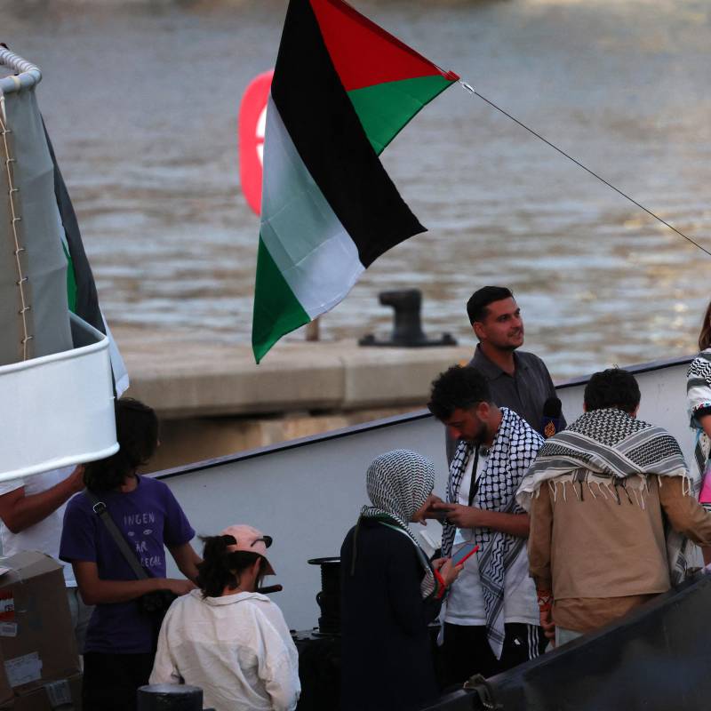Con Greta Thunberg a bordo, flotilla humanitaria desafía bloqueo de Israel y se acerca a Gaza