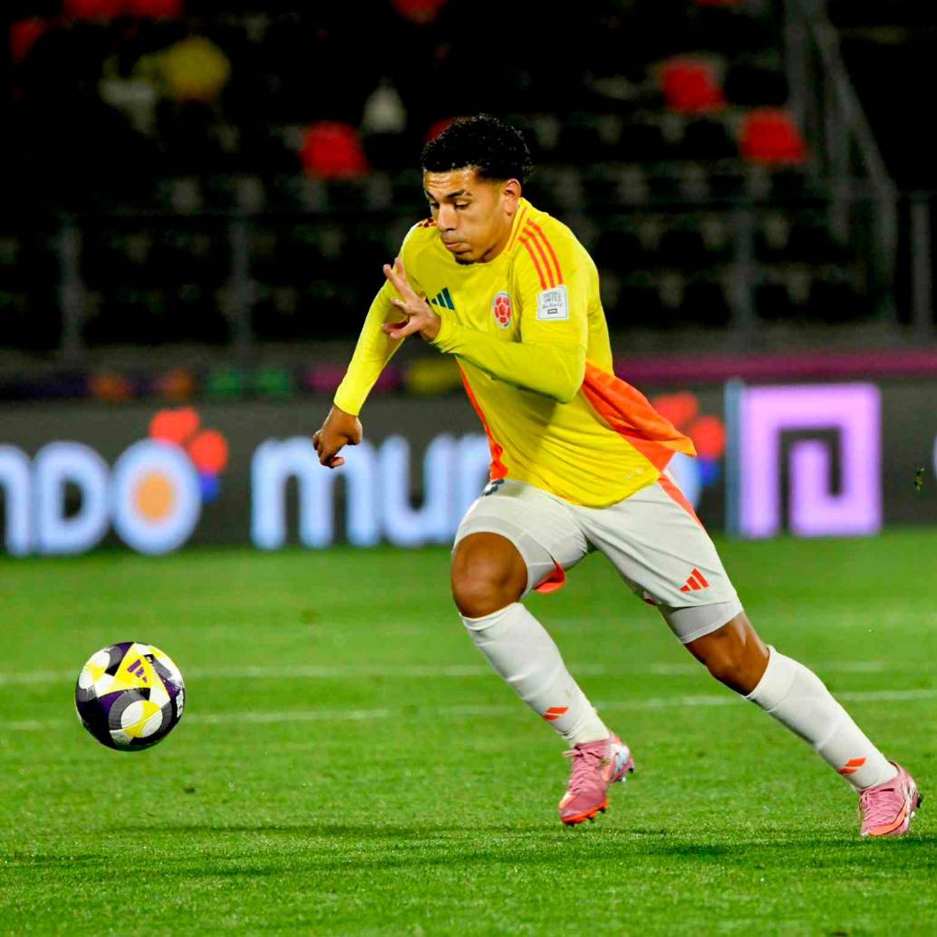 Colombia con tres puntos por su victoria 1-0 ante Arabia Saudita es líder del Grupo F, el delantero antioqueño Emilio Aristizábal fue titular en el debut de la Tricolor. FOTO CORTESÍA FCF 