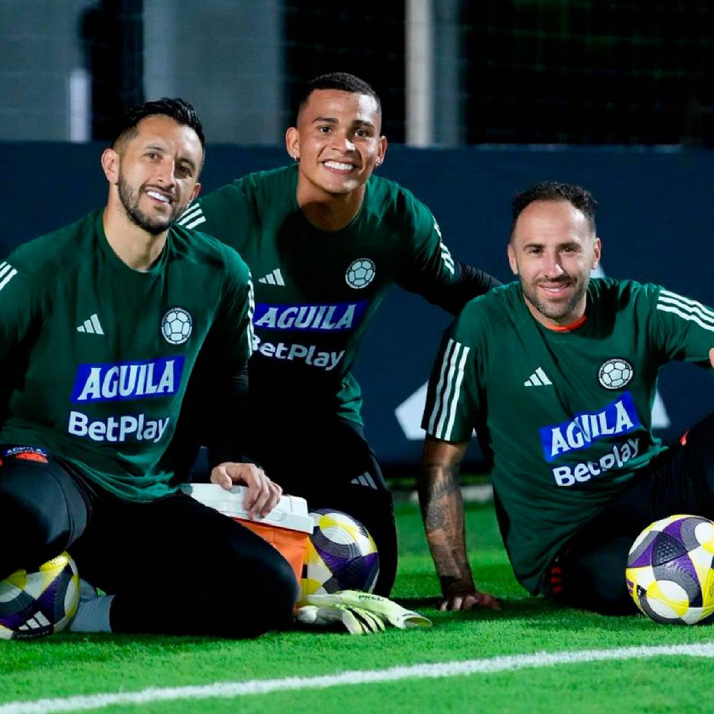 Ospina (derecha), junto a Camilo Vargas y Kevir Mier, los arqueros de la Selección. Foto: Selección Colombia