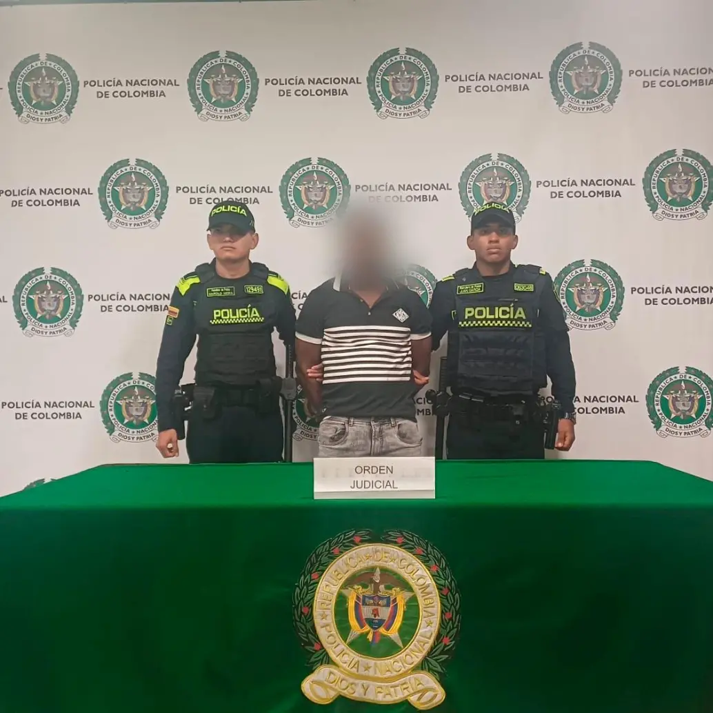 El presunto integrante de las disidencias de las Farc fue capturado en el aeropuerto El Dorado de Bogotá. FOTO CORTESÍA