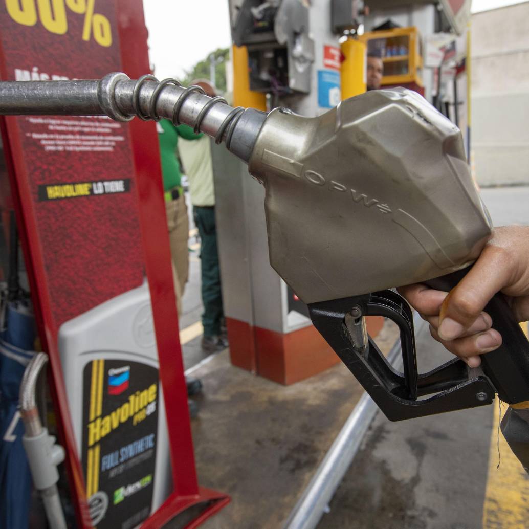 Según la Contraloría, entre el 4% y el 12% de la demanda nacional de gasolina podría estar vinculada a actividades ilícitas, en especial al narcotráfico. Foto: Edwin Bustamante