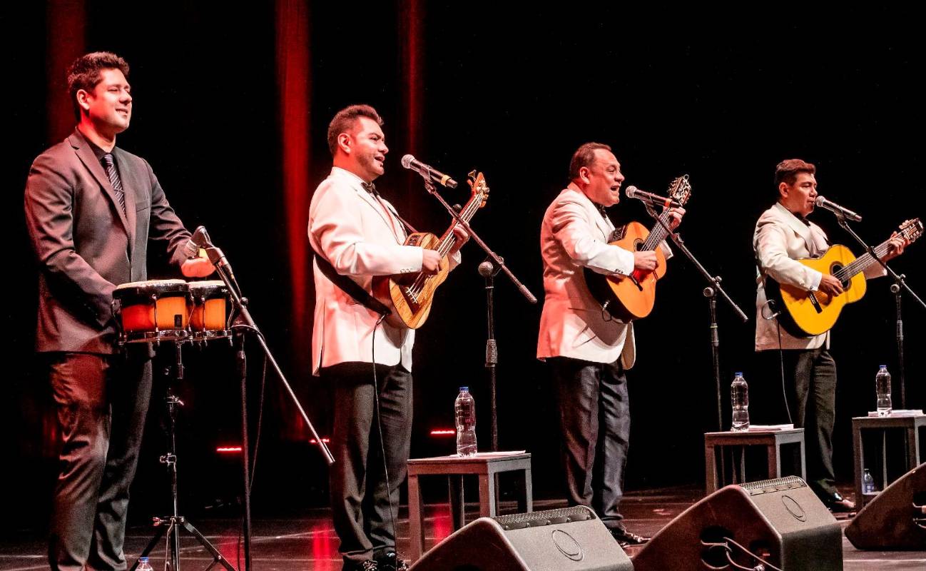 En el repertorio hubo espacio para temas distintos al tradicional canto de Los Panchos. Ellos cantaron La múcura, Allá en el rancho grande y La media vuelta. FOTO: Jaime Pérez