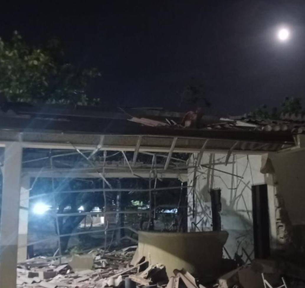 Así quedaron algunas instalaciones del Batallón de Riohacha tras ataque con explosivos. Foto: redes