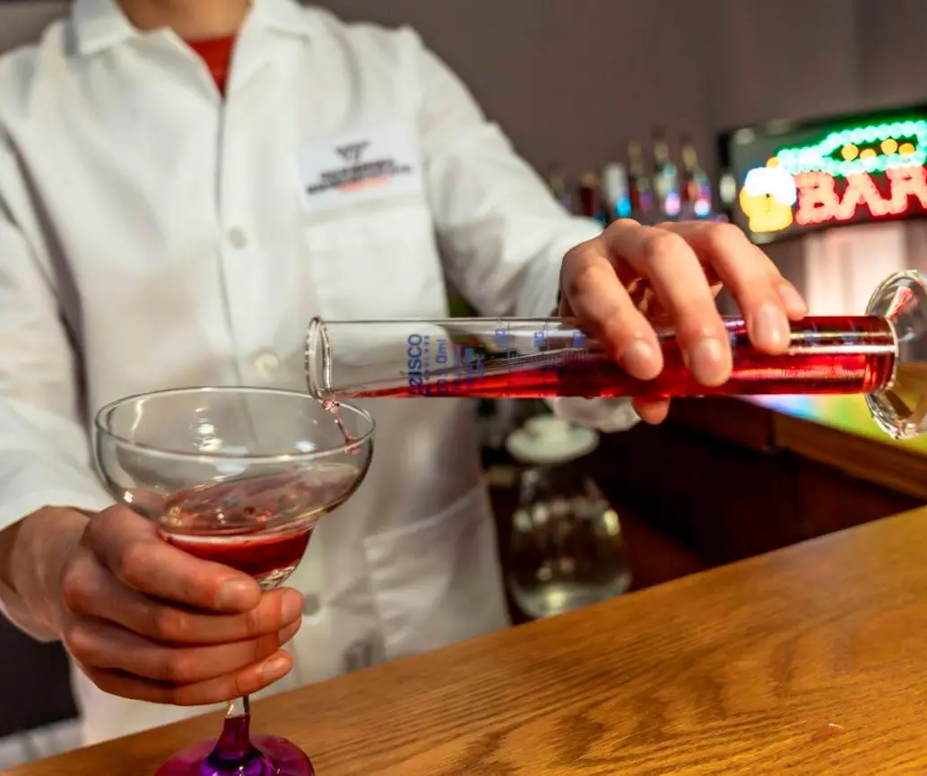 La molécula ensayada en el Instituto de Neurociencias es capaz de disminuir el consumo de alcohol y la ansiedad en modelos animales. FOTO Clayton Metz 