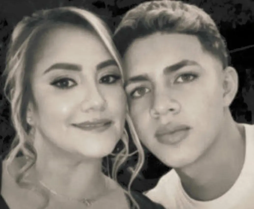 Maribel Mejía y su hijo Tomás Meneses Mejía fueron dos de las víctimas del accidente que se registró en la variante entre Turbo y Apartadó, en el Urabá antioqueño. El tercero era su sobrino de tres años. FOTO: CORTESÍA