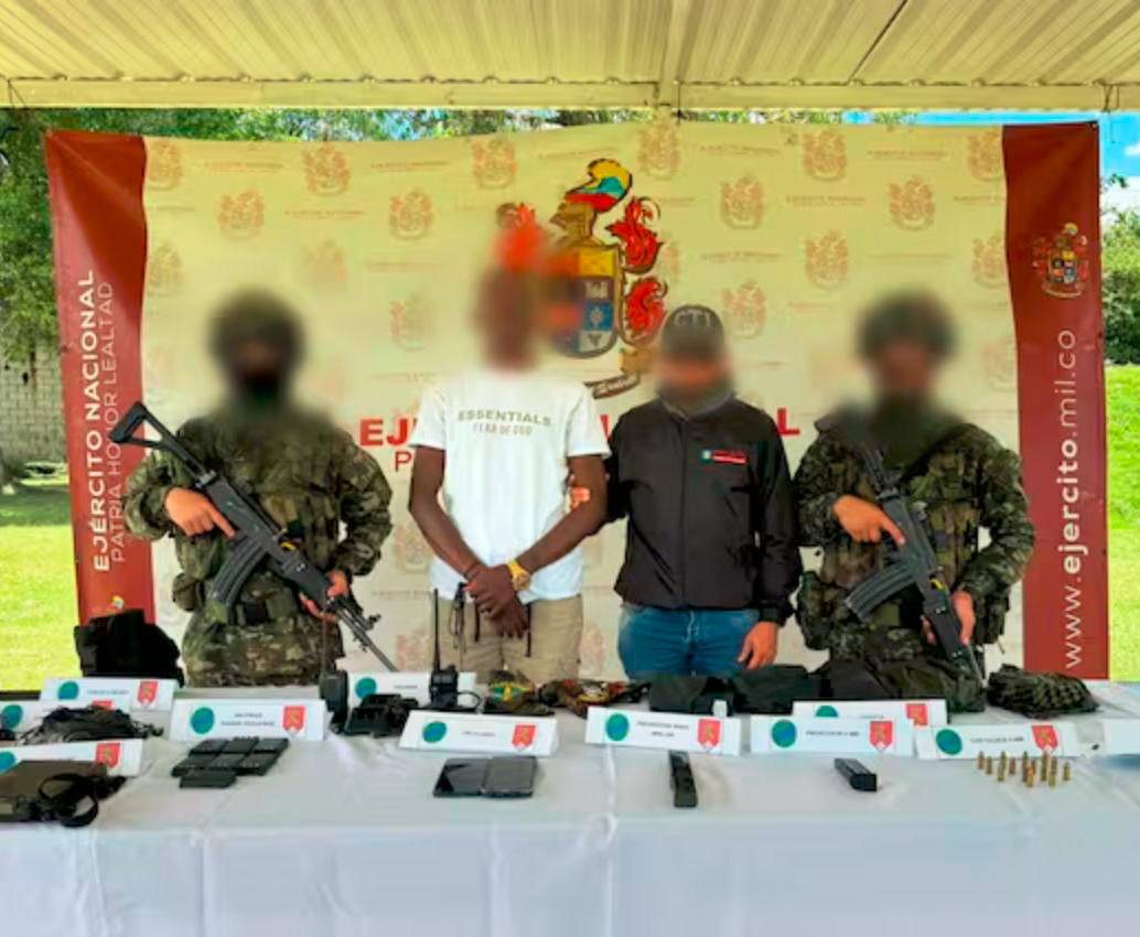 John Fredy Rengifo, alias Joao o 88, fue capturado al ser señalado de ser uno de los cabecillas del Clan del Golfo en el Nordeste antioqueño. FOTO: CORTESÍA EJÉRCITO NACIONAL
