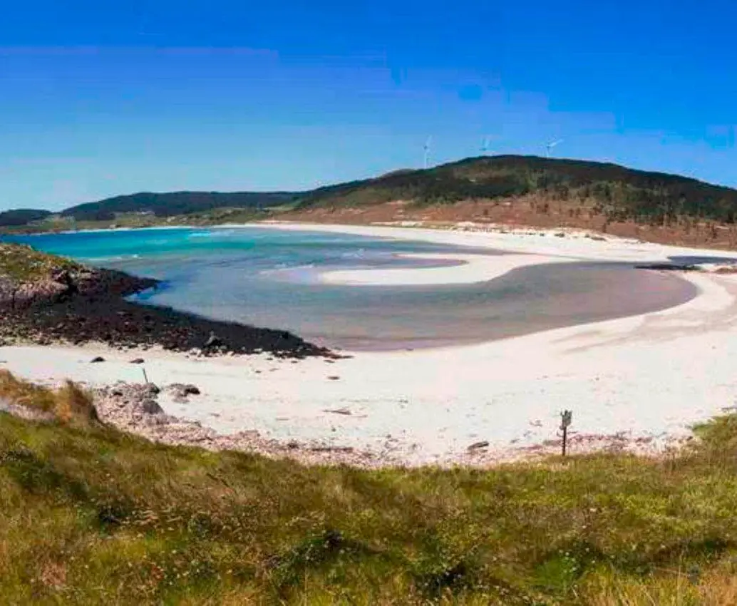 Esta es la playa de Lires, en la provincia de La Coruña, España. Es considerada una de las más peligrosas y hay restricciones para su visita. FOTO: TOMADA DE INTERNET (visitacostadamorte.com)