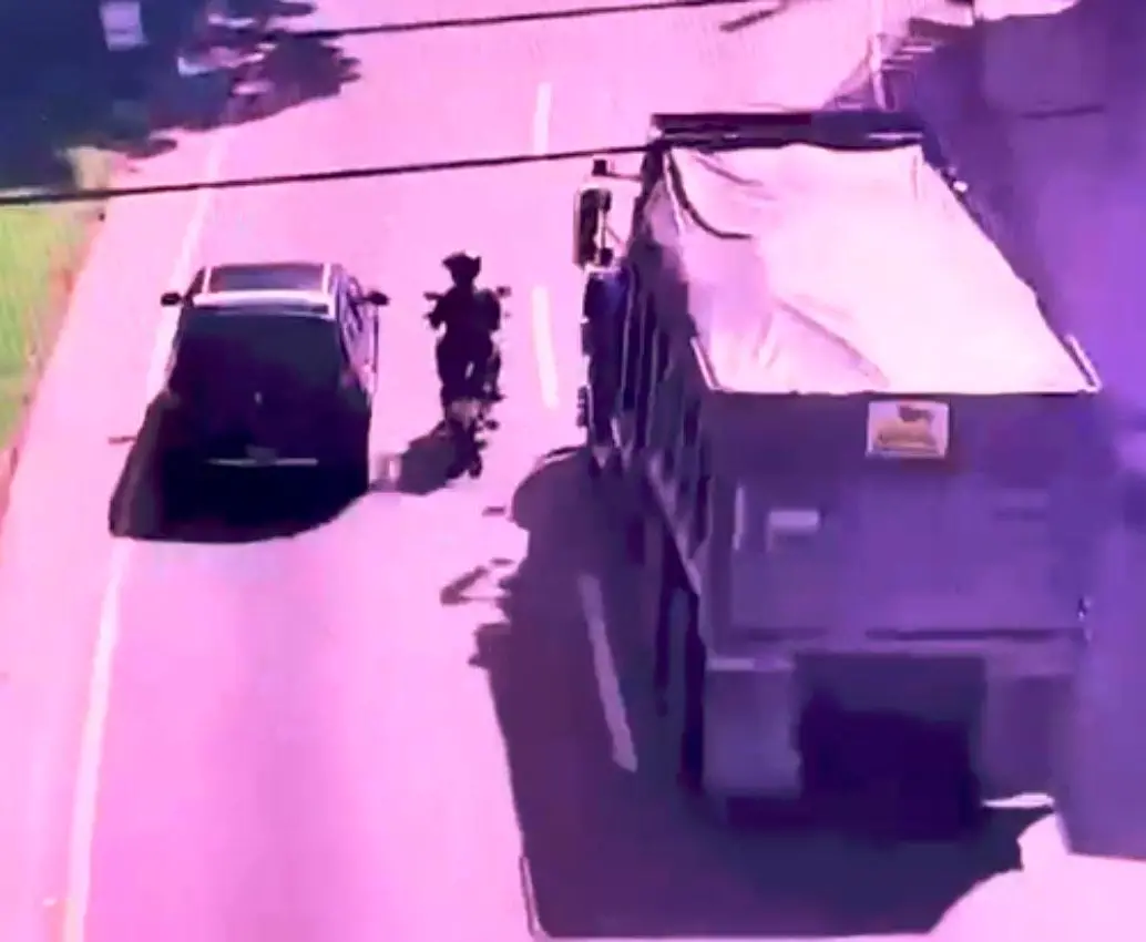 Acercándosele a conductores que transitaban, principalmente por la autopista Sur y la vía Paralela, los delincuentes les decían a sus víctimas que tenían un pinchazo en una de sus llantas para luego robarles. FOTO: CORTESÍA SECRETARÍA DE SEGURIDAD DE MEDELLÍN