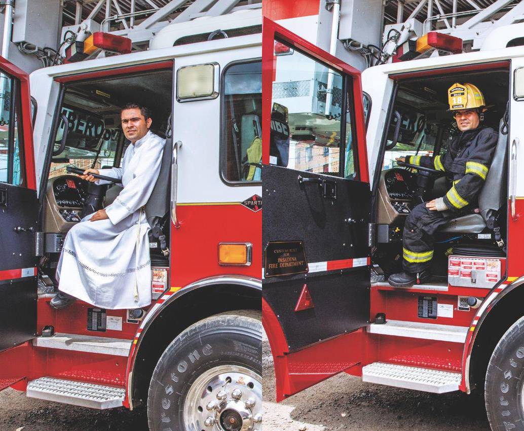 El sacerdote Giovanny Galvis Ramírez compagina su labor como sacerdote de una parroquia en el noroccidente de Medellín con su trabajo como cabo en los bomberos de Bello. <b>FOTOS JULIO CÉSAR HERRERA</b>