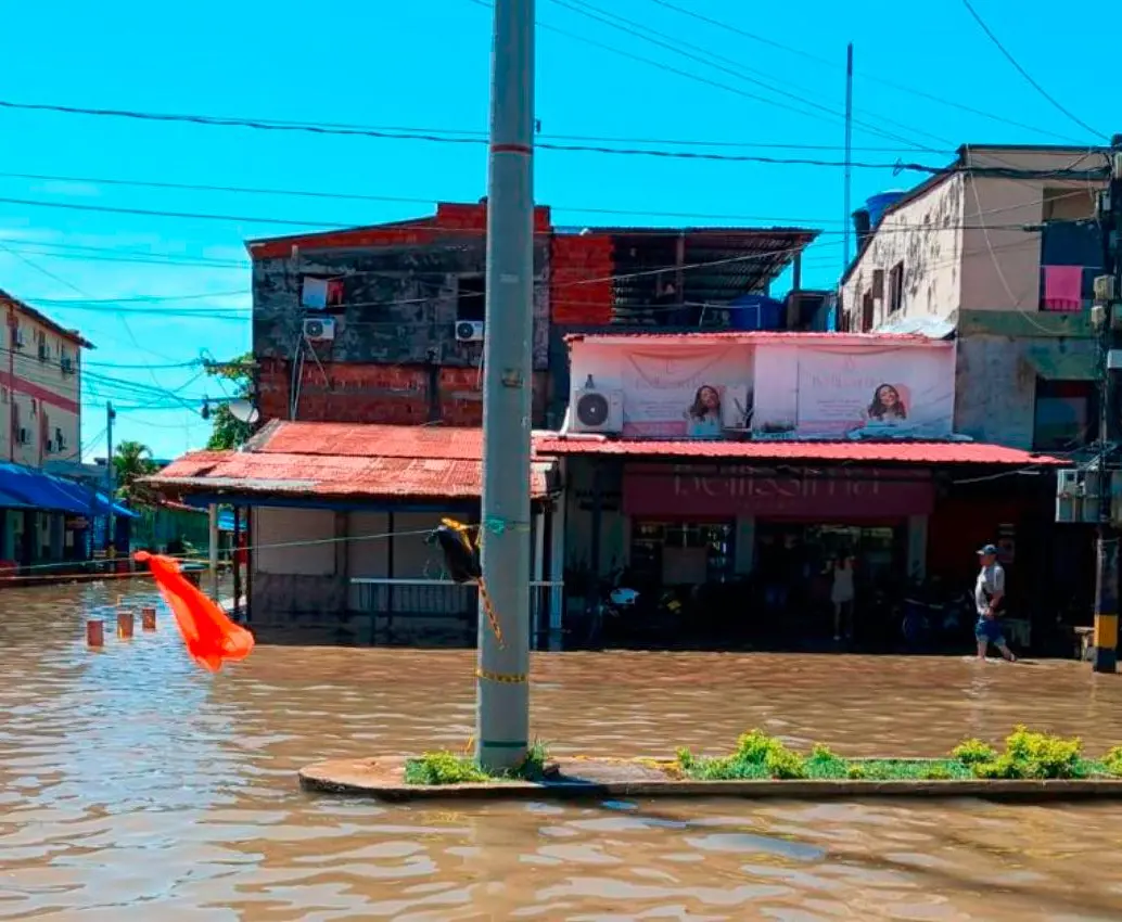 Así se ven las calles del municipio de El Bagre, Bajo Cauca antioqueño, por cuenta de los desbordamientos de dos ríos. FOTO: CORTESÍA ALCALDÍA DE EL BAGRE