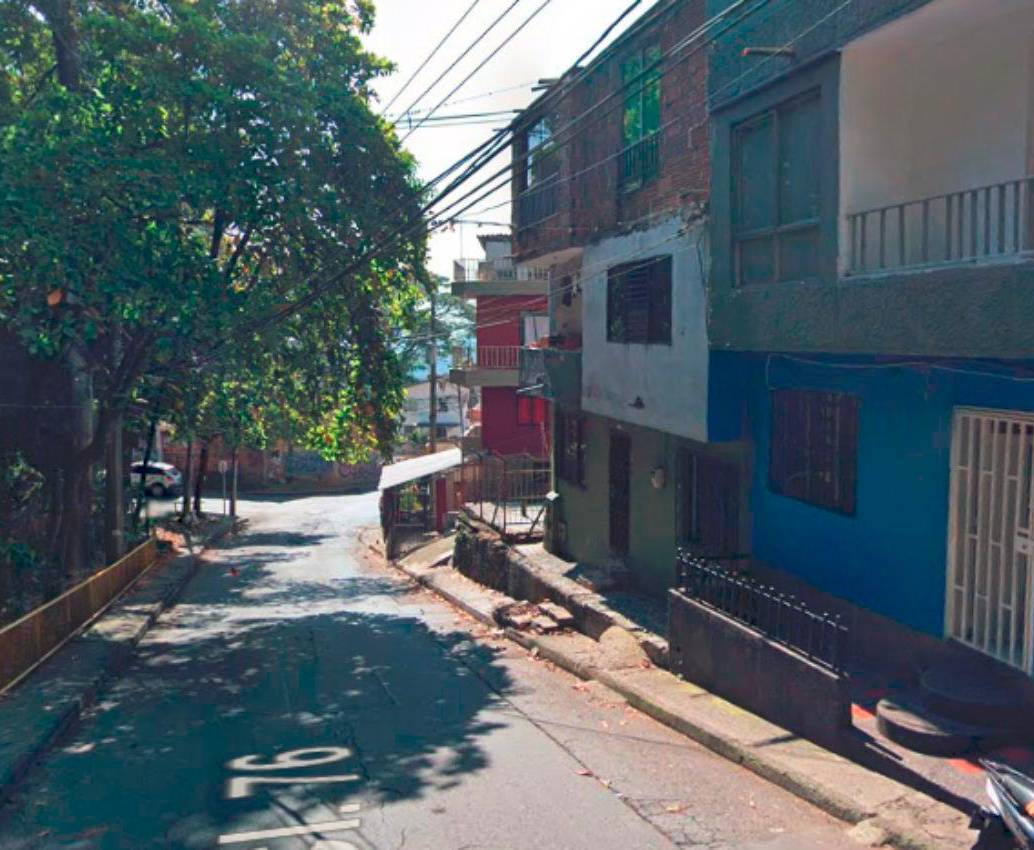 En esta calle del barrio Robledo Palenque, noroccidente de Medellín, ocurrió la muerte del español Sebastián Ruiz Gómez, de 65 años. FOTO: GOOGLE MAPS