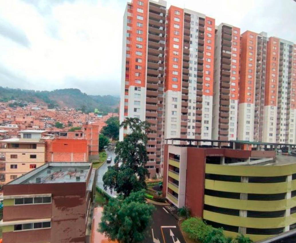 En este conjunto residencial del barrio La Gabriela, de Bello, ocurrió la muerte de este ciudadano extranjero de 41 años, luego de que horas antes fuera hallado en alto estado de exaltación. FOTO: TOMADA DE FINCA RAÍZ
