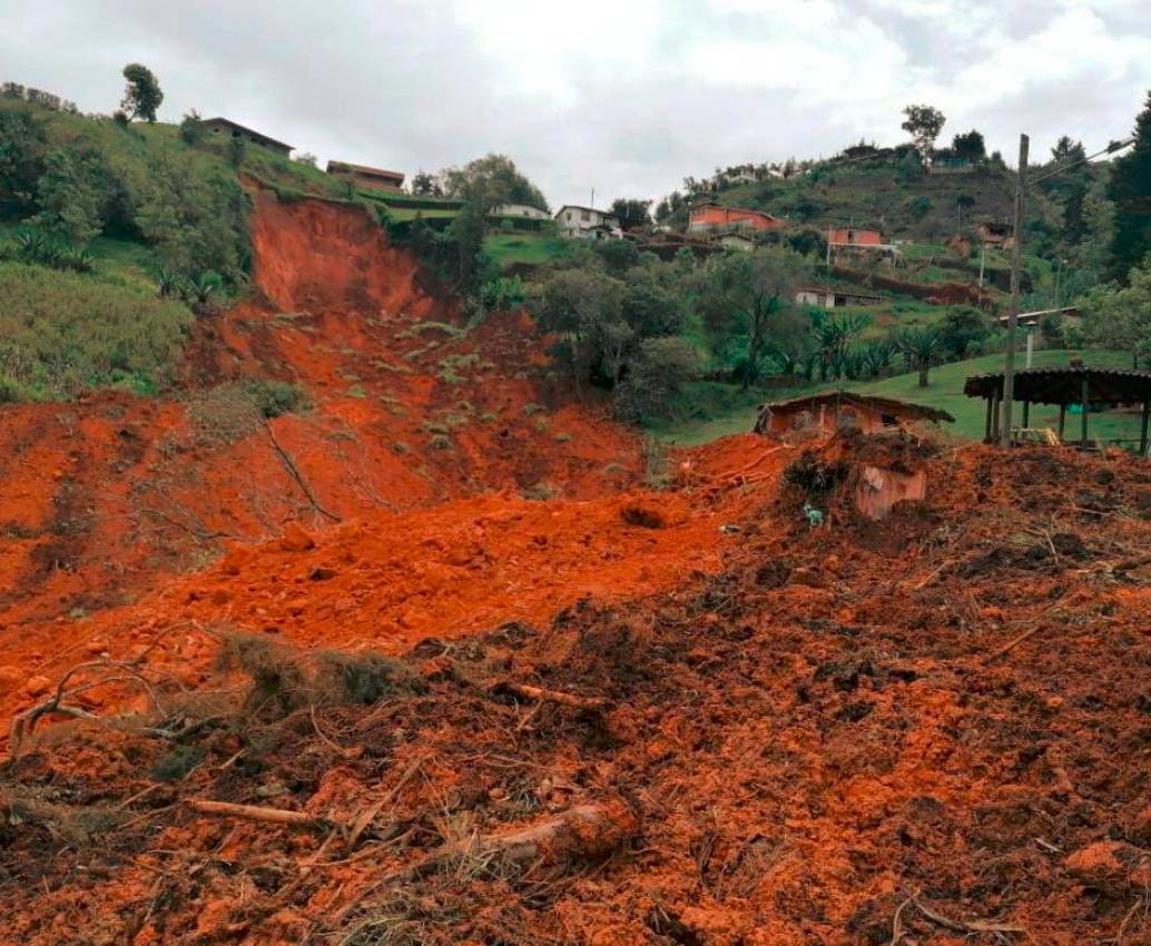 Este deslizamiento, en la vereda Montañez, de Guarne, provocó la evacuación de cinco familias y el temor por un posible represamiento de una quebrada de la zona. FOTO: CORTESÍA