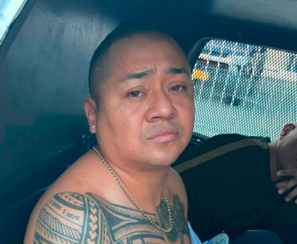Rolando Federico Quinde, alias Fede, fue capturado en Medellín en medio de un procedimiento de la Policía Metropolitana. Había mostrado una cédula colombiana falsa. FOTO: Tomada del X Daniel Noboa