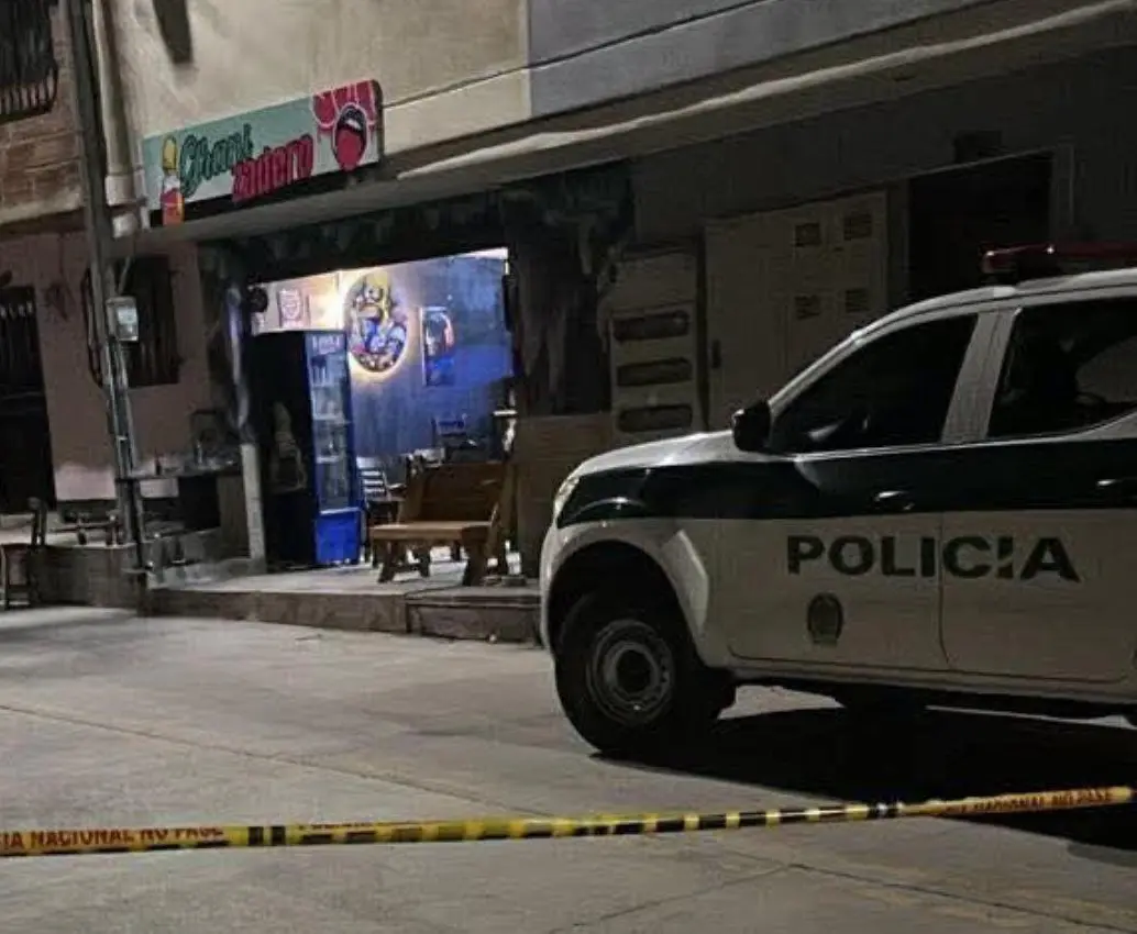 Dentro de este establecimiento comercial de la zona rosa de Yarumal ocurrió este ataque por parte de presuntos integrantes del Clan del Golfo. FOTO: <b>CORTESÍA EL YARUMALEÑO</b>