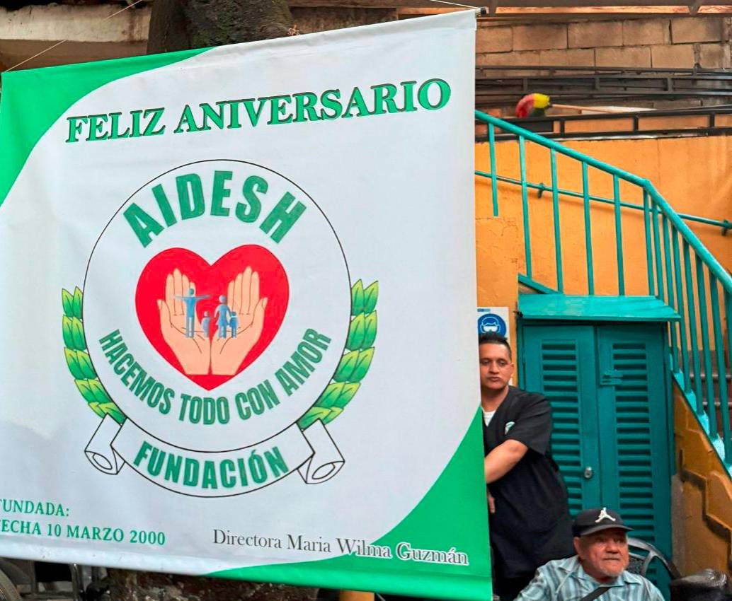 La sede de la Fundación Aidesh, en el Barrio Antioquia, tiene su sede en una casa que les donaron sin documentación y esta situación está a punto de dejarlos sin un techo. FOTO: CORTESÍA