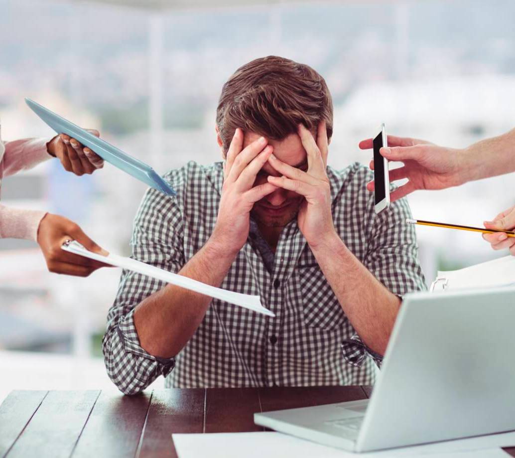 Para los profesionales en sectores de alta presión, la clave no es “trabajar más duro para arreglarse a uno mismo”, sino aprender a transitar el malestar sin perder de vista lo que realmente importa. Foto: Agencia Sinc