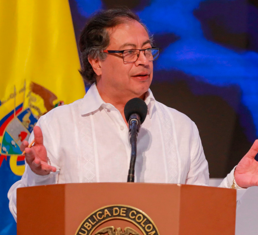 El presidente Gustavo Petro aseguró que en el año 2024 no pueden subir los altos salarios en el sector público del Estado colombiano porque “sería un suicidio económico si se hace”. FOTO PRESIDENCIA