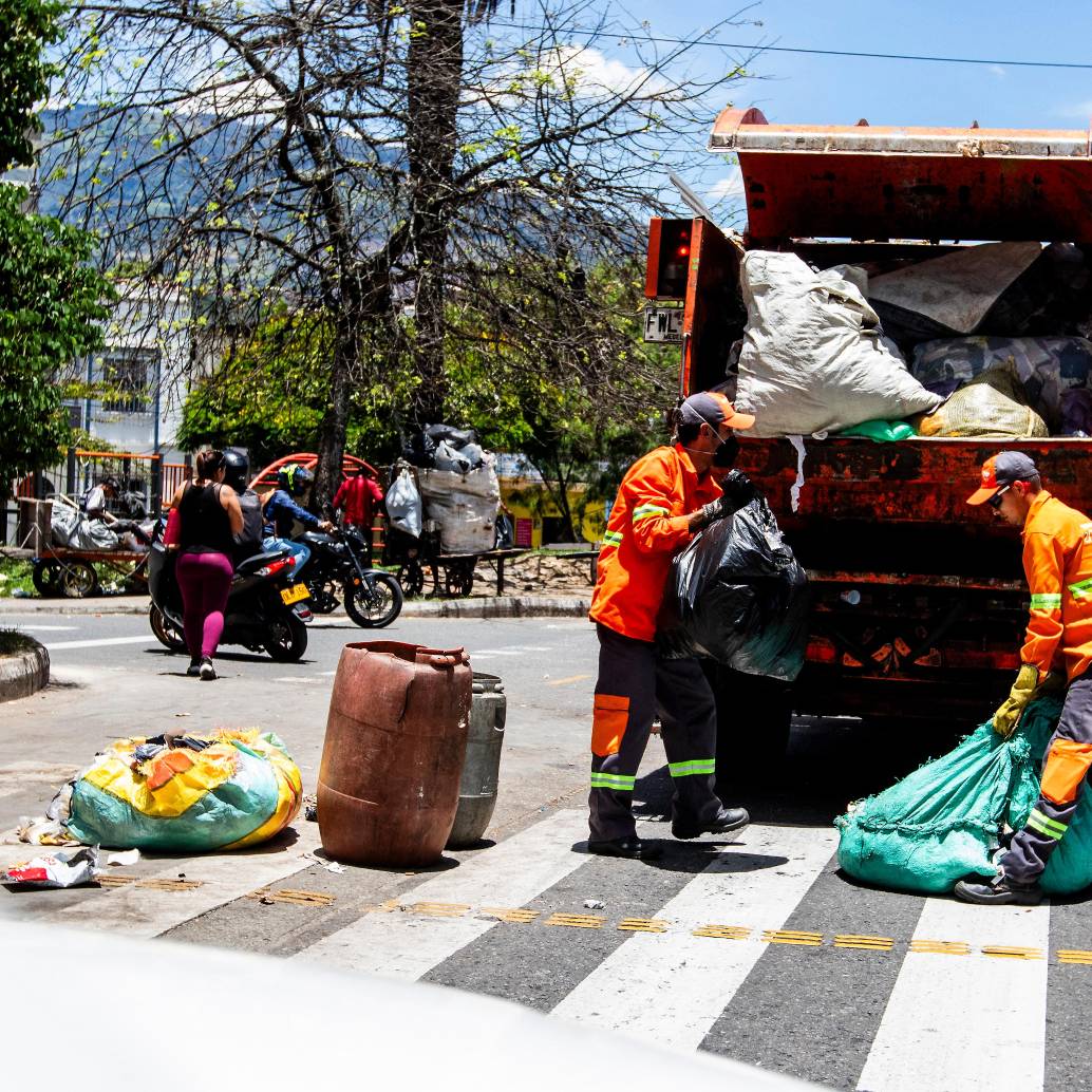 Los datos de 2023 daban cuenta de que mientras en Medellín la tasa de aprovechamiento del servicio de aseo era del 13,69% en 2023, en Bogotá estaba en 42,53%. FOTO: Julio César Herrera