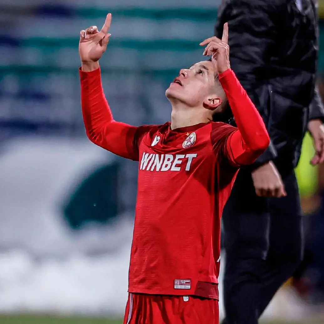 Alejandro Piedrahíta tras su primera anotación en el fútbol de Bulgaria. FOTO @CSKA_Sofia