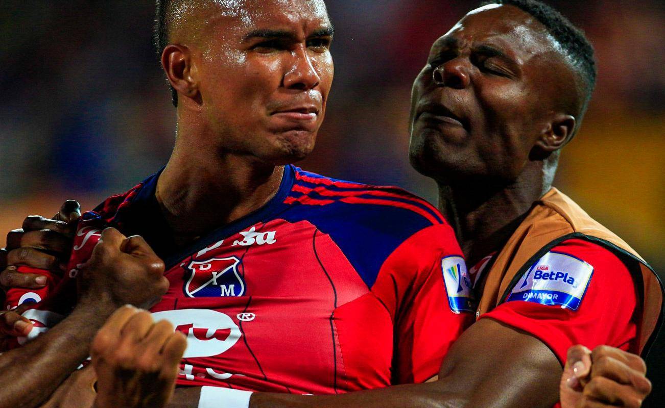 Faltando cuatro minutos para que se terminara el clásico, Diego Moreno cabeceó una pelota dentro del área, después de un tiro de esquina y puso a celebrar a los aficionados del cuadro rojo. FOTO: Camilo Suárez