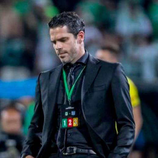 Fernando Gago presentó su renuncia como técnico de Racing tras la derrota ante Independiente. FOTO: Juan Antonio Sánchez. 