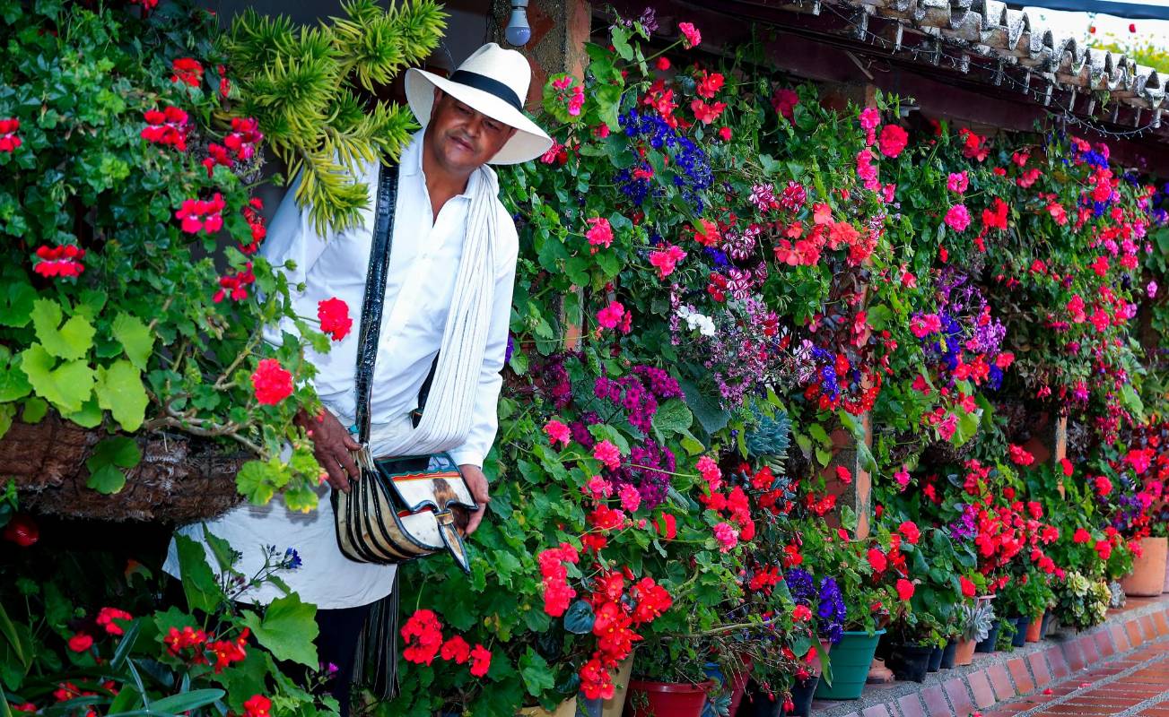Finca el Pensamiento, ubicada en la vereda el Rosario. Brinda a sus visitantes, extensos jardines multicolores y un amplio conocimiento en floricultura. 