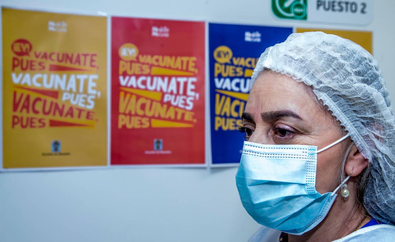 El personal de la salud que está en primera línea de atención de la pandemia, recibe la segunda dosis de la vacuna. Foto Juan Antonio Sánchez Ocampo