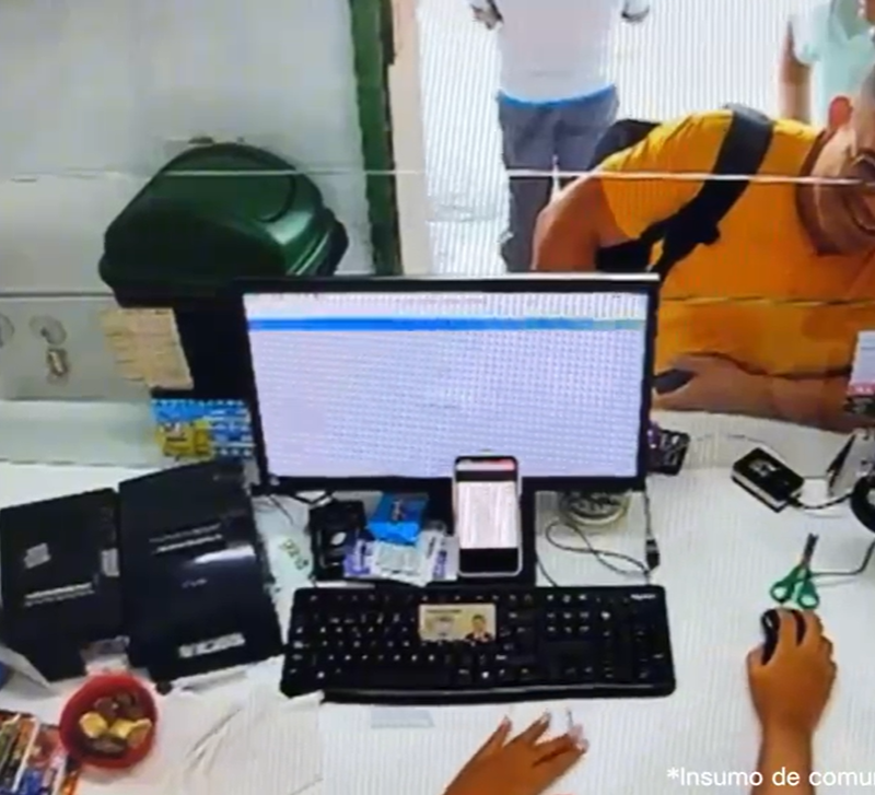 Usaban lectores biométricos y bases de datos para suplantar a los beneficiarios antes de que fueran a cobrar. Foto: cortesía Fiscalía.