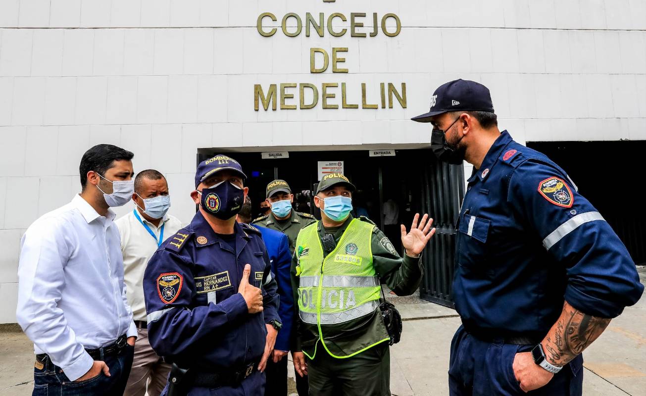 Los organizadores de la marcha fueron recibidos por las autoridades a la entrada del Concejo. FOTO: Jaime Pérez
