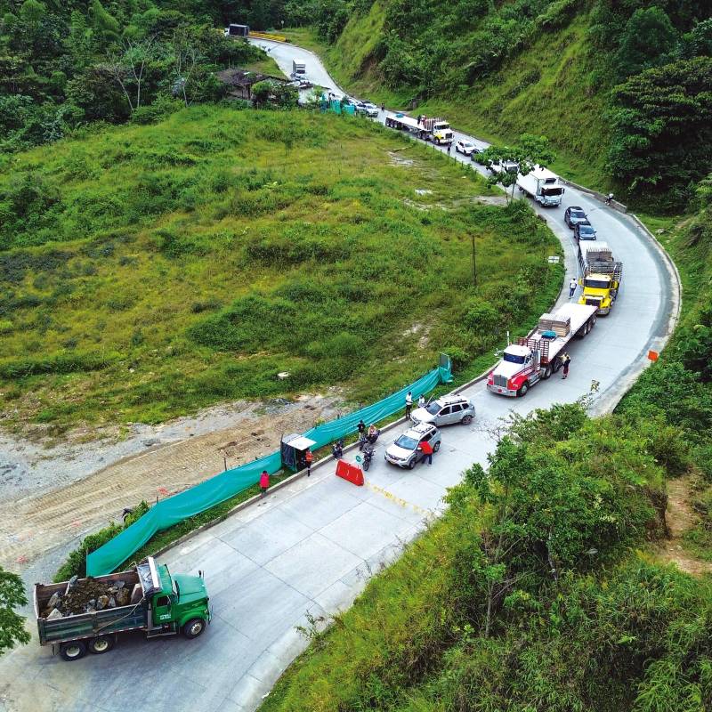 Invías continúa con las intervenciones en la vía Medellín-Quibdó, cuyo avance ronda el 62%. FOTOS MANUEL SALDARRIAGA