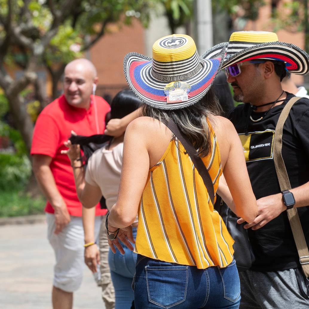 Según las autoridades, el sujeto capturado habría contactado a las víctimas en las redes sociales. Foto: EL COLOMBIANO