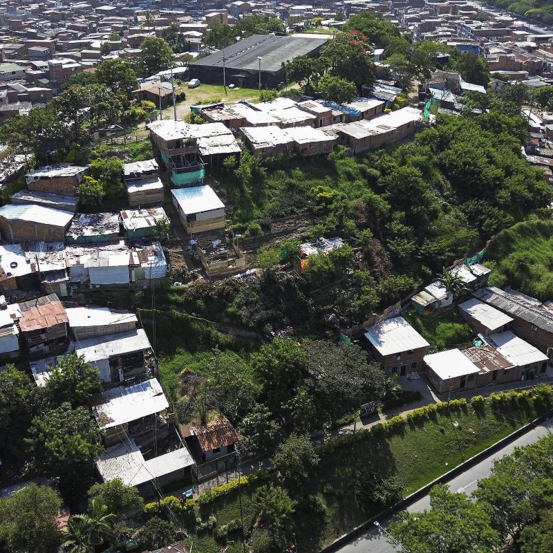 El morro de Moravia se encuentra invadido por viviendas sin licencia de construcción. FOTO Manuel Saldarriaga Quintero.