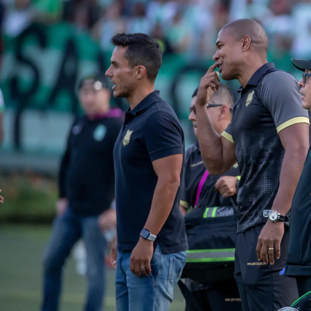 El asistente técnico Alexis Henríquez ha trabajado con Lucas González desde 2023, cuando hicieron dupla en Águilas Doradas . Foto: Juan Antonio Sánchez