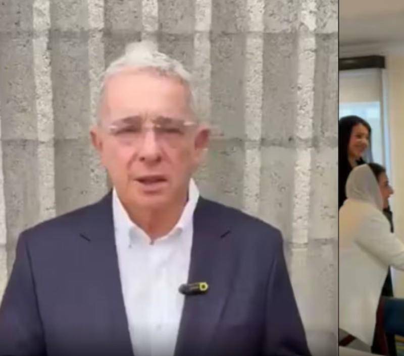 Aunque inicialmente había dicho que su asistencia a la ceremonia no estaba confirmada por razones “personales” y de “seguridad”, en la mañana de este viernes el exmandatario aterrizó en Cali para asistir al acto de posesión. FOTO: Tomada de video.