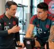 El técnico Niko Kovač junto a James Rodríguez en la etapa en la que coincidieron en el Bayern Munich. FOTO BAYERN MUNICH