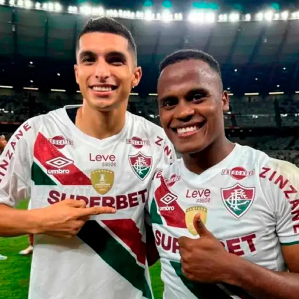 Kevin Serna (izquierda) y Jhon Arias, dos de los colombianos que compiten con Fluminense en Brasil. FOTO: Tomada de X @FluminenseFC
