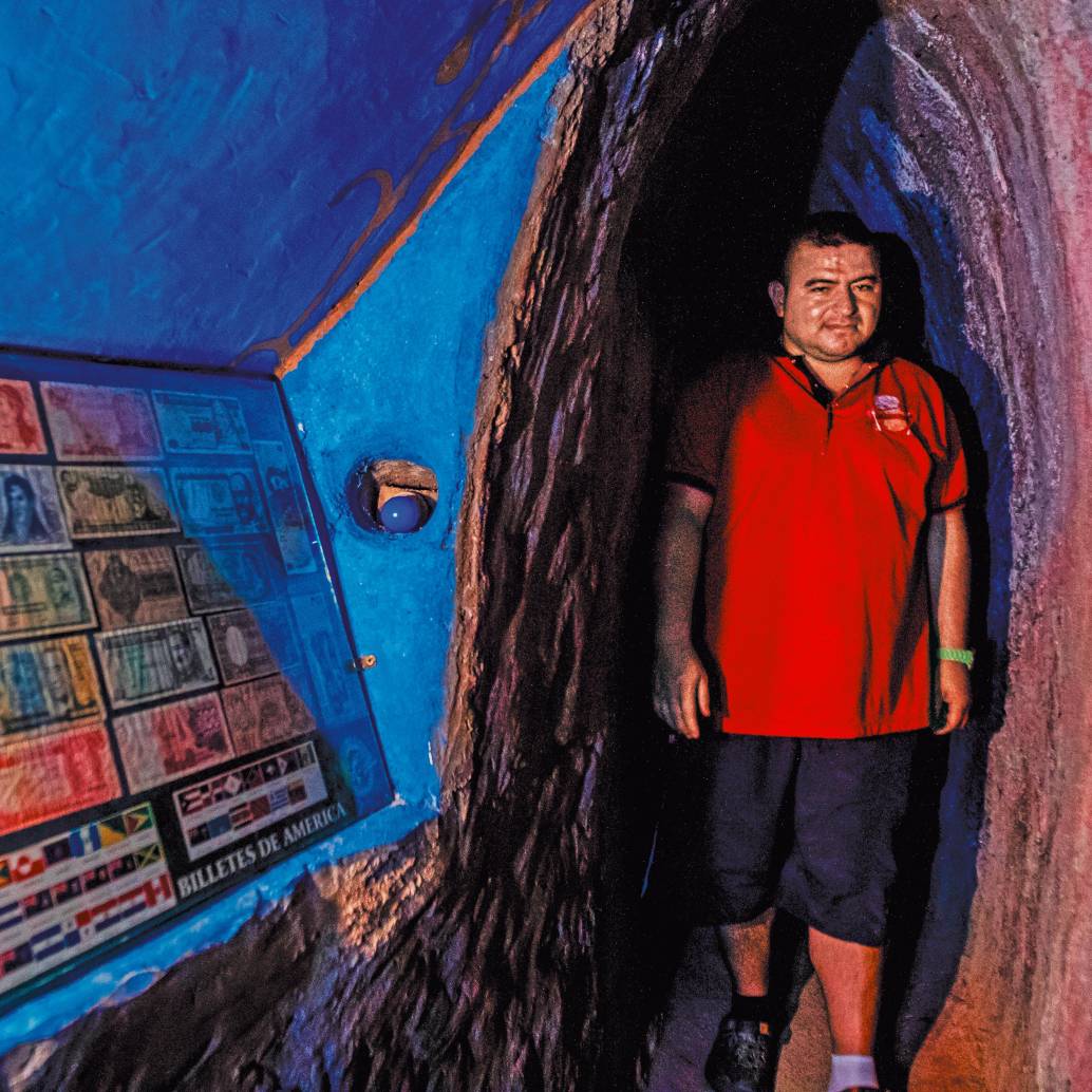 Estos son algunos de los billetes exóticos que se pueden observar en esta cueva ubicada en Cocorná, Antioquia. <b><span class="mln_uppercase_mln"> </span></b>FOTO<b><span class="mln_uppercase_mln"> JULIO CÉSAR HERRERA</span></b>