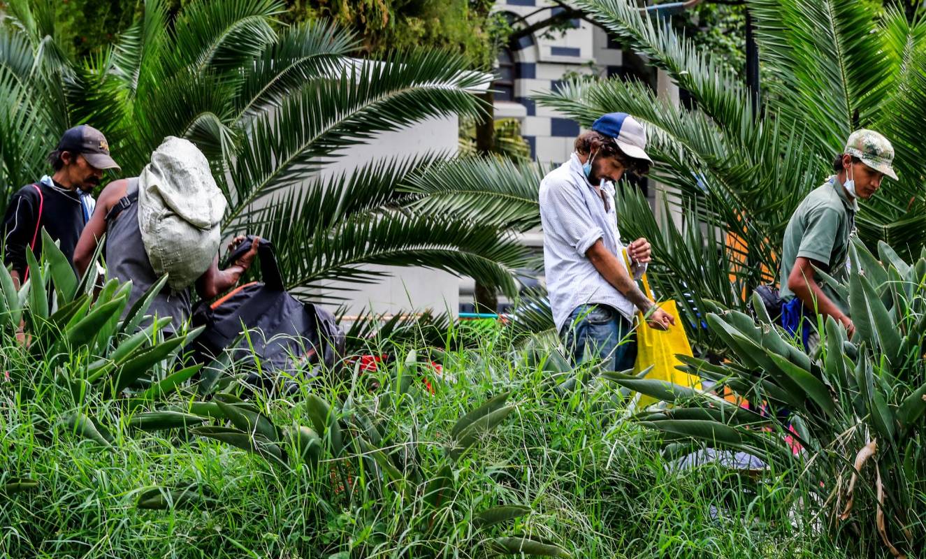 Hay sectores de la ciudad donde venden toda clase de alimentos y a su vez ofrecen toda clase de drogas como Bazuco, Ruedas y Cripta. FOTO: JAIME PÉREZ