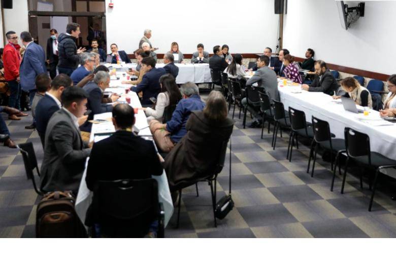 Reunión entre coordinadores y ponentes de las Comisiones Económicas Conjuntas y el equipo del MinHacienda en la que se prepara ponencia de la Reforma Tributaria para primer debate. FOTO cortesía MinHacienda