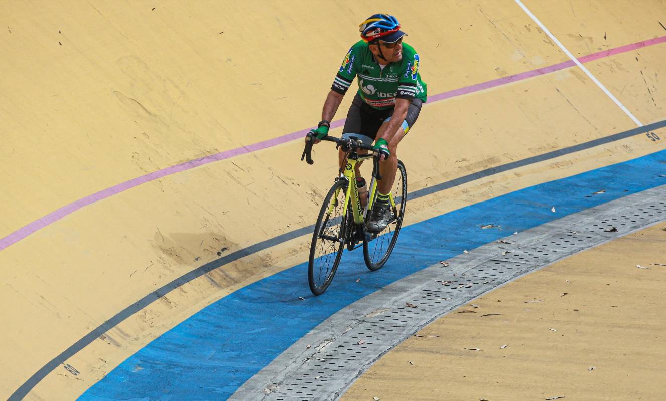 Martín Emilio “Cochise” Dice que seguir pedaleando es su pasión y lo mantiene con vida. Foto: MANUEL SALDARRIAGA QUINTERO.