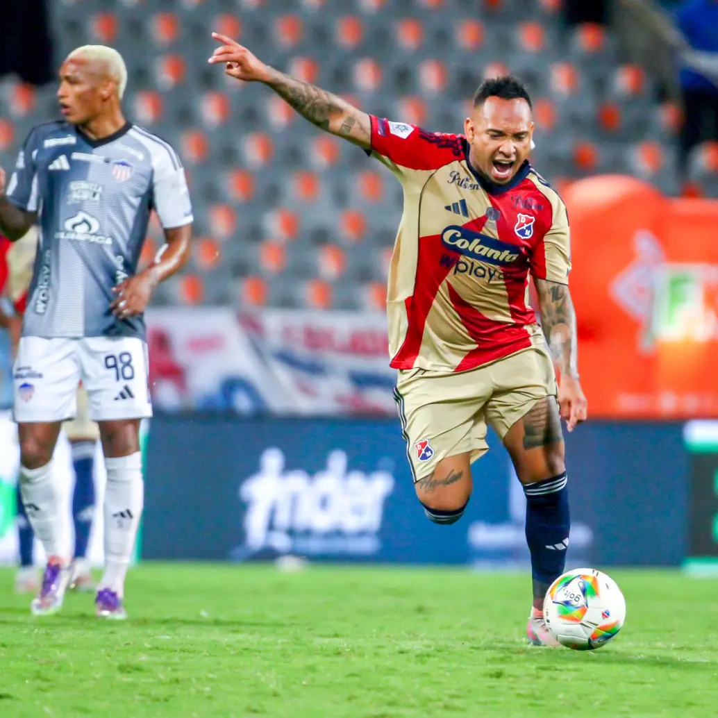 El futbolista samario Jarlan Barrera, uno de los refuerzos del Medellín para el segundo semestre del año, suma un gol. Lo anotó en el duelo contra Junior, por la fecha 12 de la Liga Betplay. <span class="mln_uppercase_mln">FOTO</span> <b><span class="mln_uppercase_mln">Juan Antonio Sánchez</span></b> 