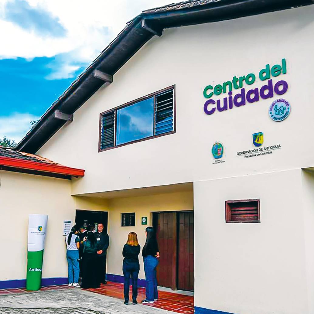 Según los cálculos del Dane, las mujeres invierten 7 horas y 44 minutos diarios al trabajo no remunerado en el hogar. FOTO: Cortesía