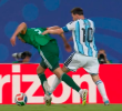 Momento exacto del contacto de Messi con Mandi. FOTO: <b>Captura de video</b>
