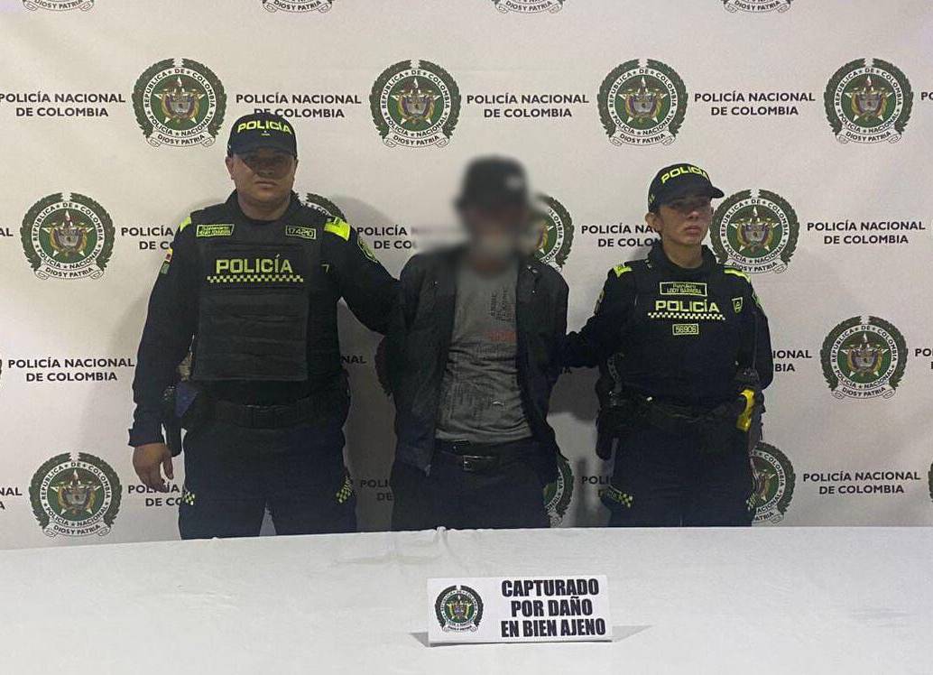 Testigos afirmaron a la Policía que el reciclador habría prendido fuego a un objeto que posteriormente se propagó de manera descontrolada hacia las casas vecinas. FOTO: Cortesía Policía Metropolitana