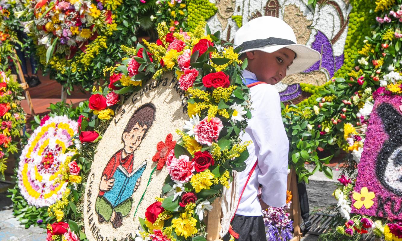 La jornada, vibrante y llena de color, reafirmó el profundo arraigo de la cultura silletera en esta localidad del sur del Valle de Aburrá, demostrando que la tradición florece en el corregimiento de Santa Elena y también en las veredas envigadeñas. Foto: Esneyder Gutiérrez 